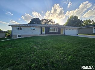 303 Scenic St, Morrison, IL 61270