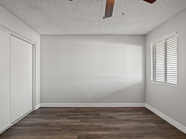 Mariposa Flats — Photo 11
