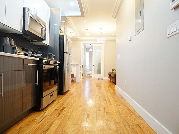 3rd image of 233 Wyckoff Ave APT 2R