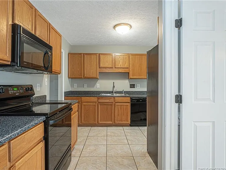 402 Roundtree Dr — Photo 11