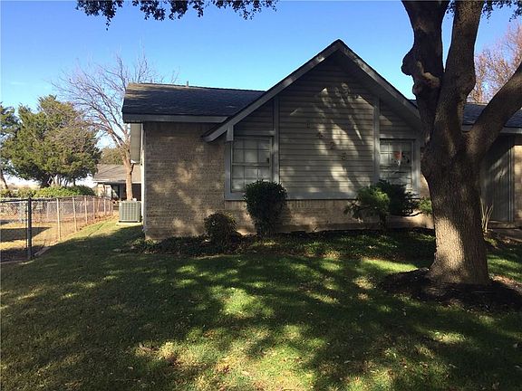 5th image of 1425 Yellowstone Dr