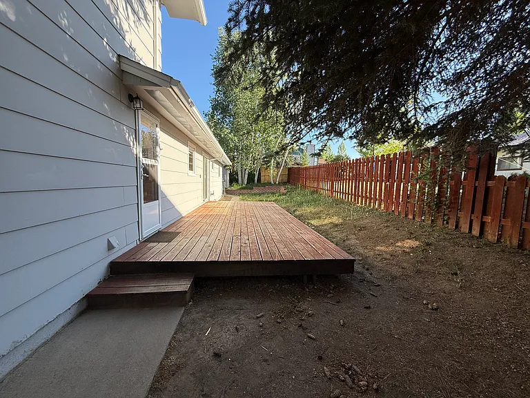 409 Clover Cir — Photo 24