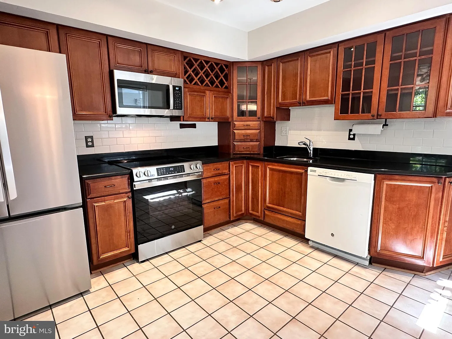 2 bed, 1.5 bath, 1186 sqft, $3,600 — Photo 3