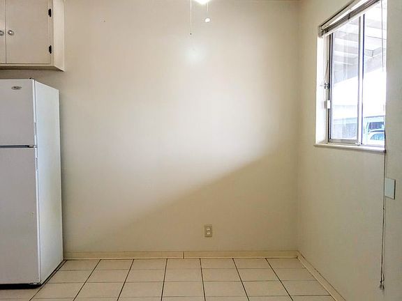 3rd image of 930 Parker Ct APT 1