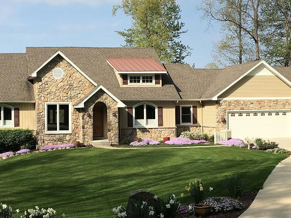 1st image of 636 Bailey Lake Dr NE