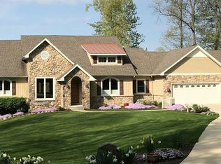 636 Bailey Lake Dr NE, Lowell, MI 49331