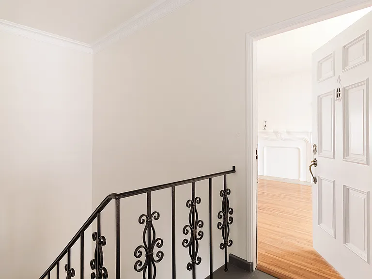 1056 S Genesee Ave #4 — Photo 14