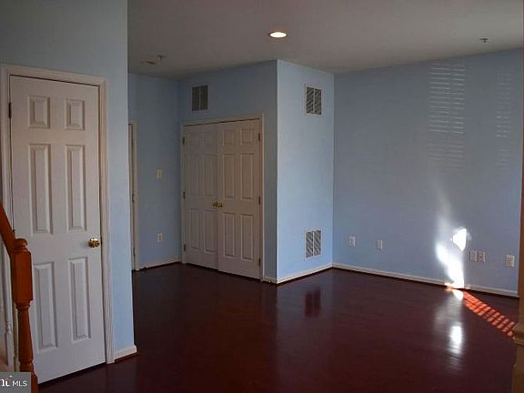 3rd image of 503 Falcon Park Ln