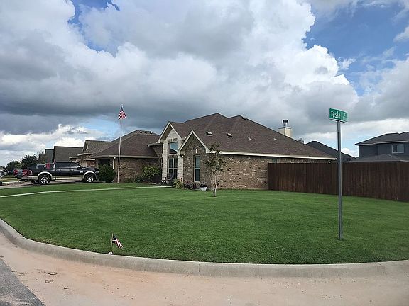 2nd image of 3961 Caroline Ln