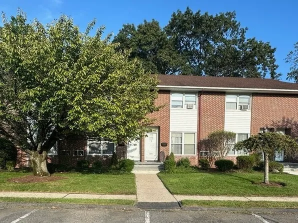 2 Willowbrook Court #2, Stamford, CT 06902