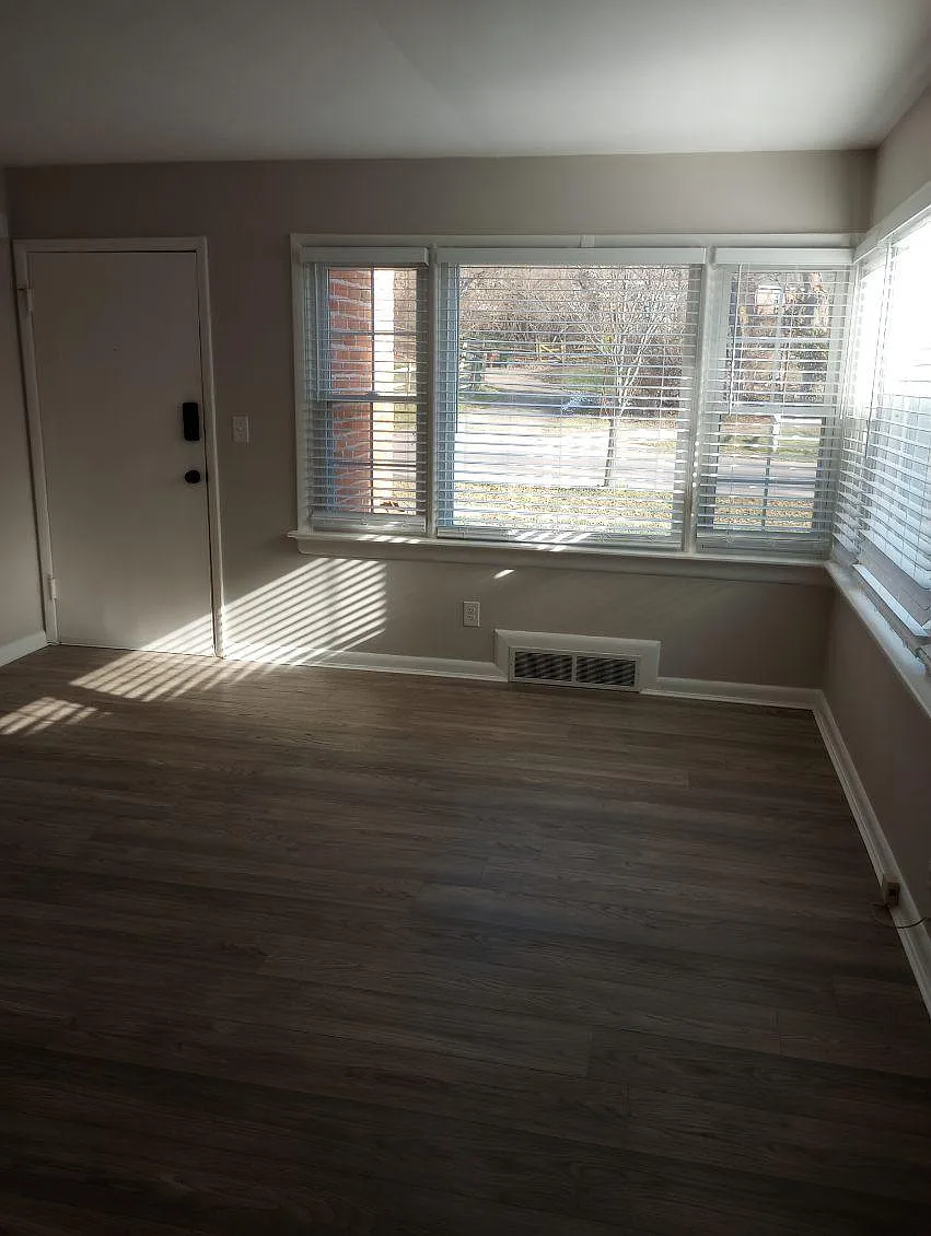 1 bed, 750 sqft, $999 — Photo 2