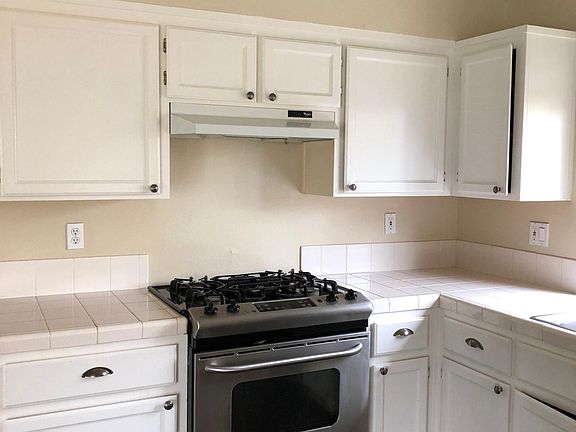 5th image of 871 Versailles Dr