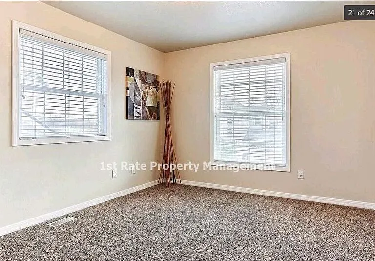 828 W Rollins St — Photo 12