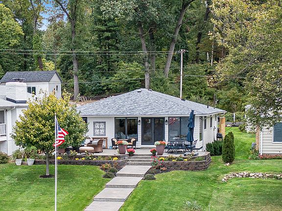 2nd image of 284 E Gull Lake Dr