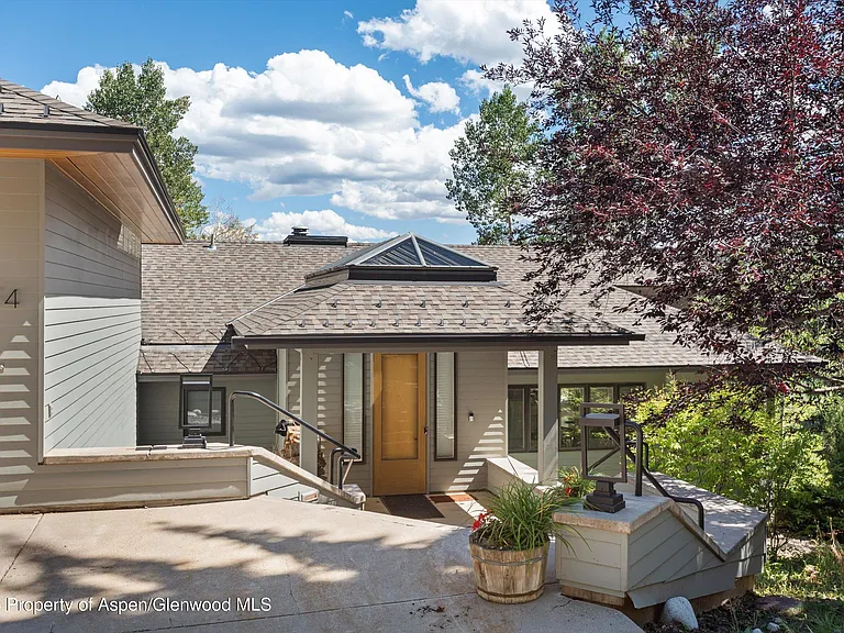 64 Ermine Ln — Photo 35