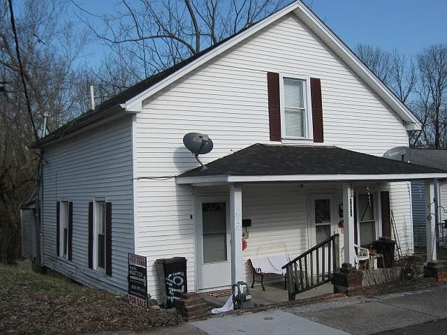 2nd image of 1077 Vine St
