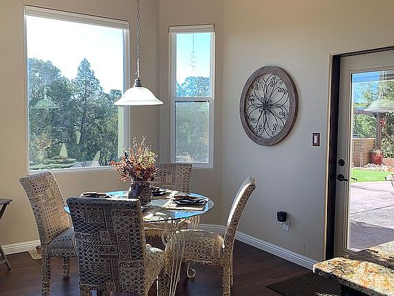 Kitchen nook 