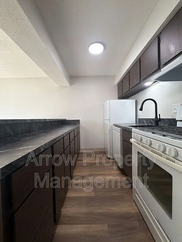 1 bed, 1.0 bath, 640 sqft, $725 — Photo 2