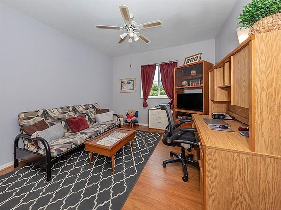 5th image of 1029 Delacroix Cir