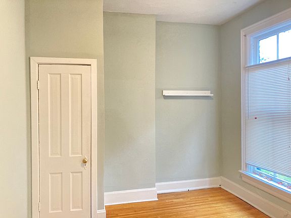 3rd image of 623 Oak St #623