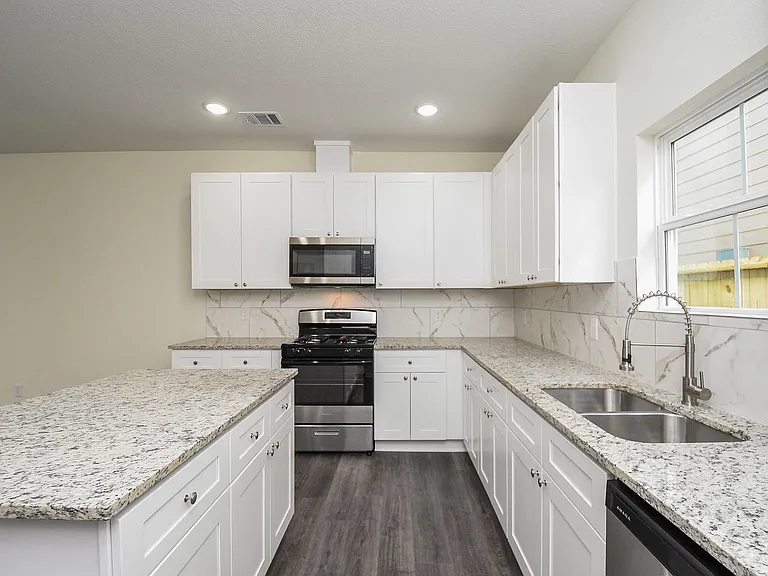 2819 Topiary Ln — Photo 13