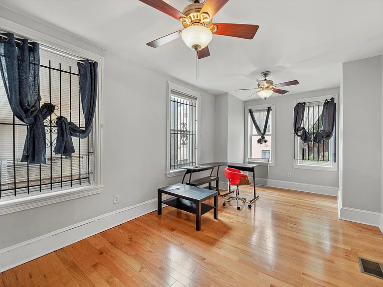 1730 Monument St — Photo 11