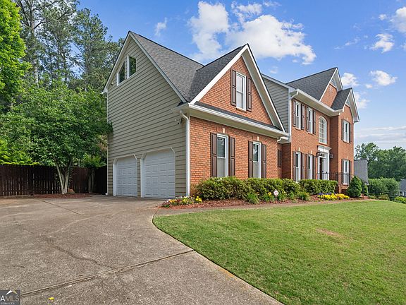 3rd image of 390 Woodbrook Way