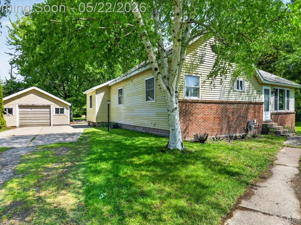 3660 Keewahdin Rd, Fort Gratiot, MI 48059