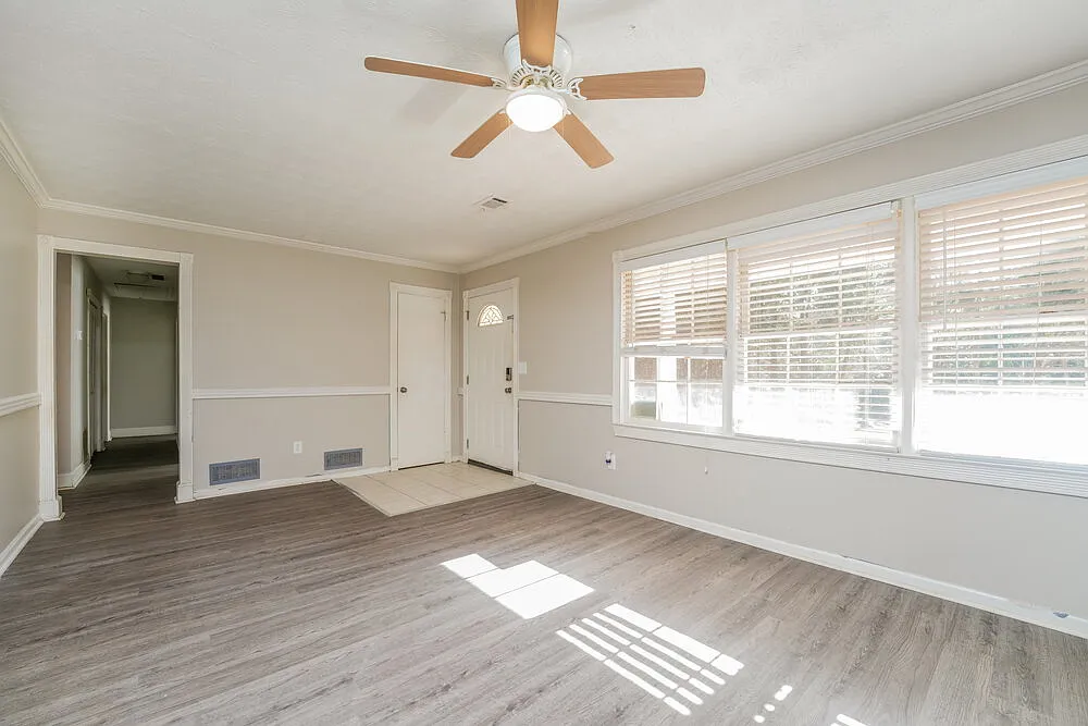 4 bed, 2.0 bath, 1801 sqft, $1,905 — Photo 4