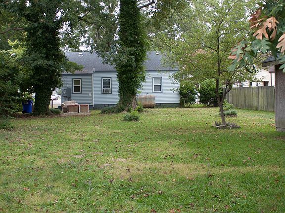 5th image of 1068 Warwick Ave