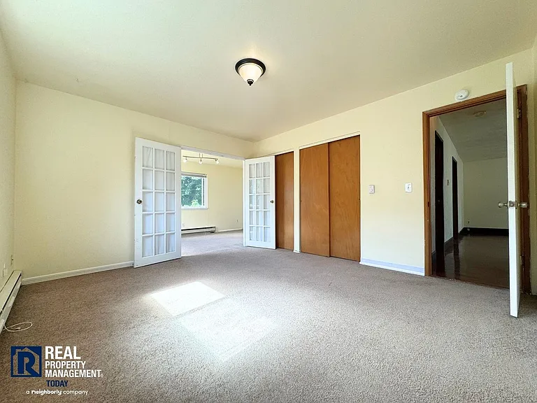 338 Regents Blvd — Photo 13