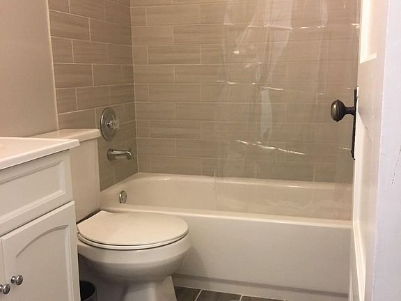 2nd image of 1756 W Belle Plaine Ave APT 2