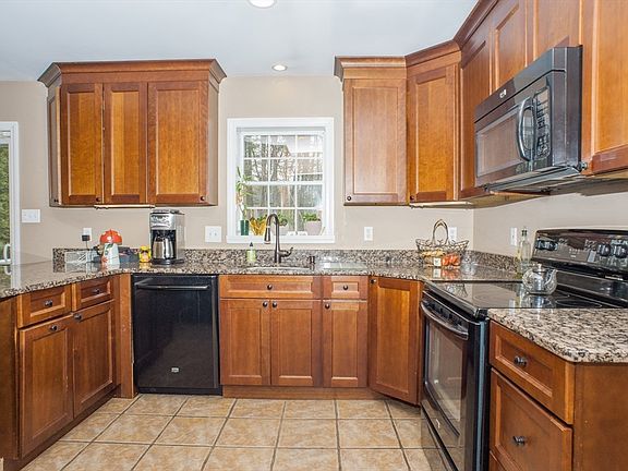 3rd image of 377 Rumonoski Dr