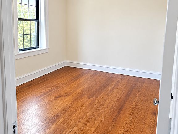 3rd image of 108 Chestnut St #13