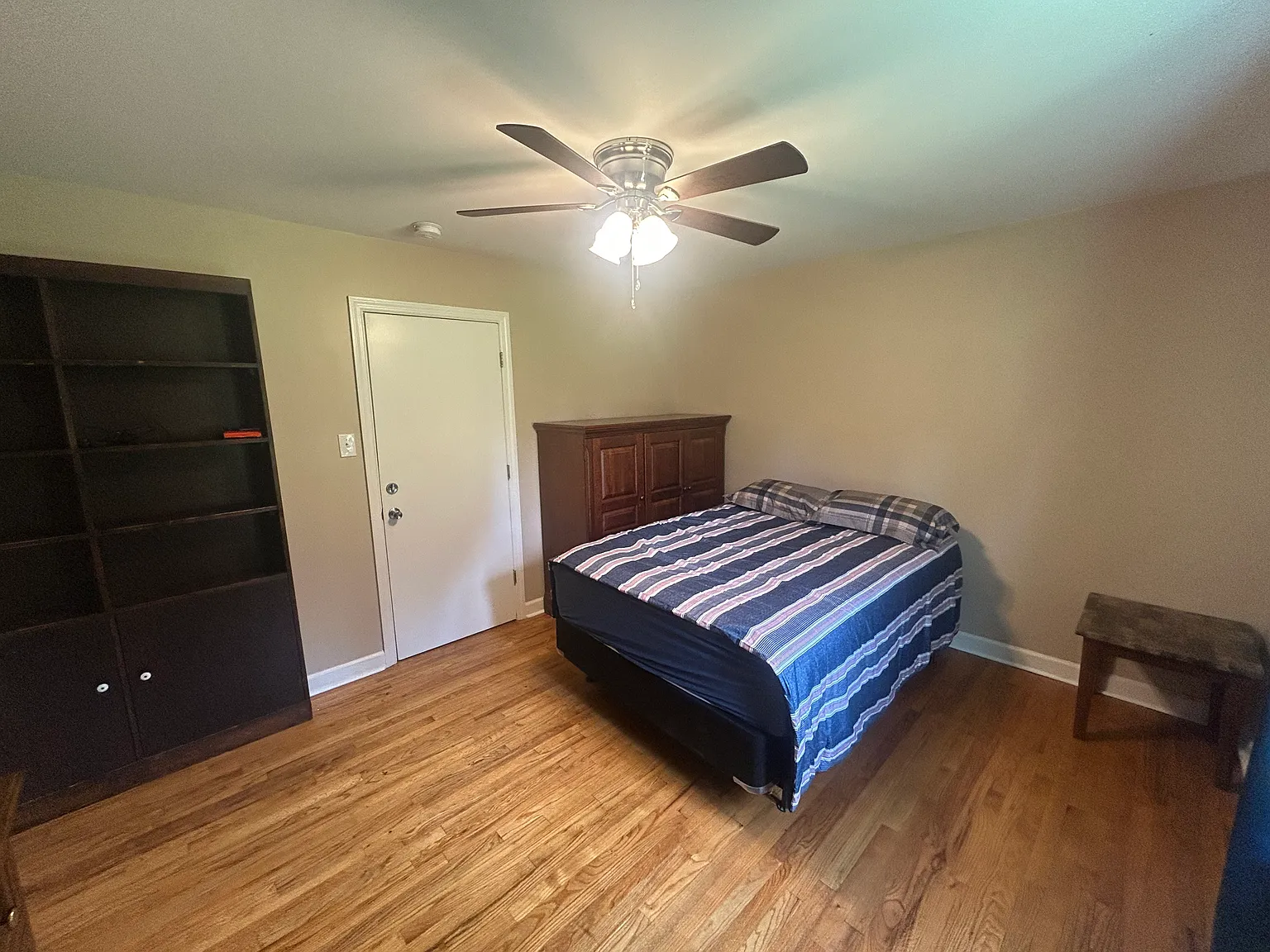 4 bed, 2000 sqft, $700 — Photo 3