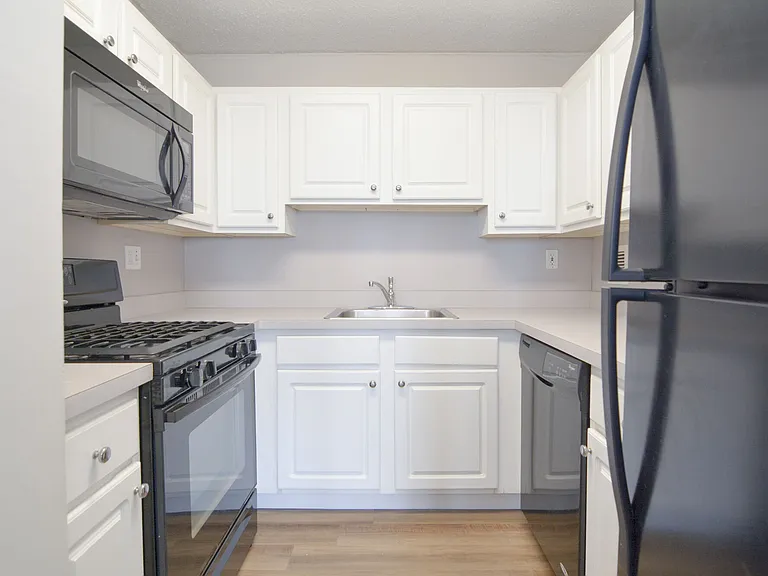 808-812 Memorial Drive II — Photo 18