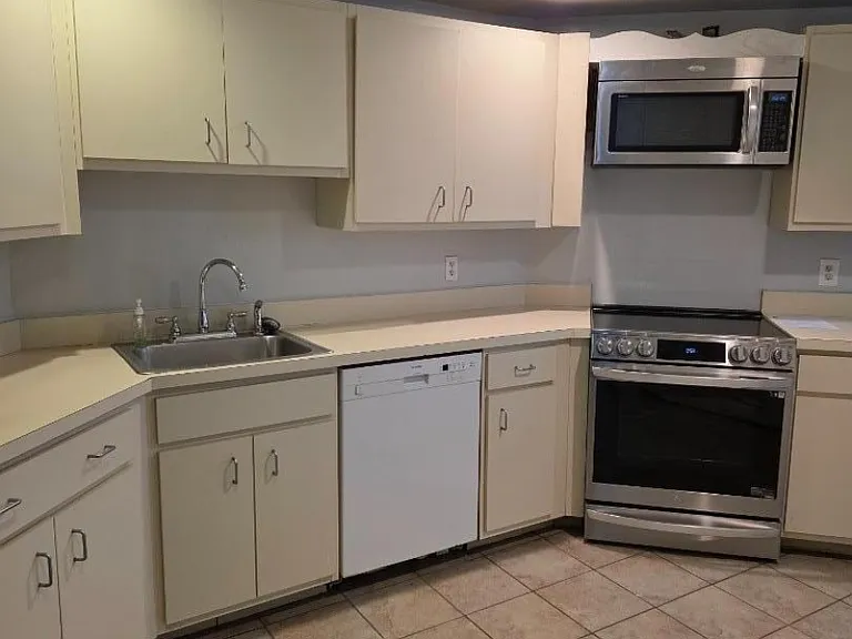 81 Western Ave — Photo 6