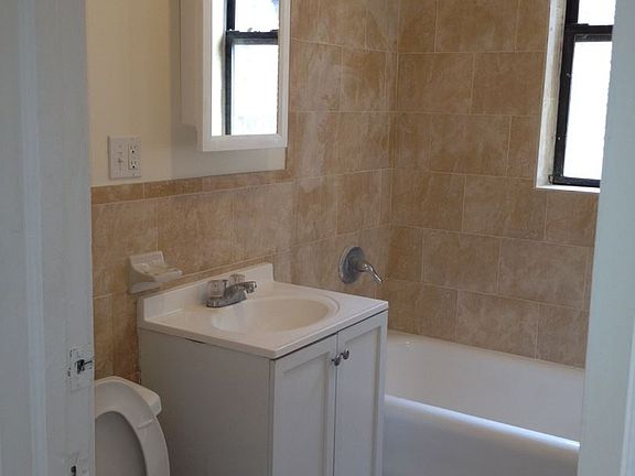 5th image of 85 Halsted St APT 210