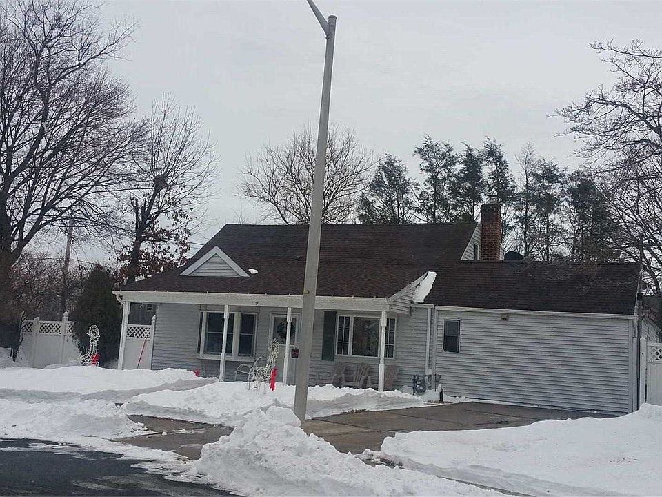 1st image of 9 Birch Ct E