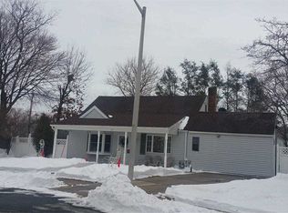 9 Birch Ct E, Farmingdale, NY 11735