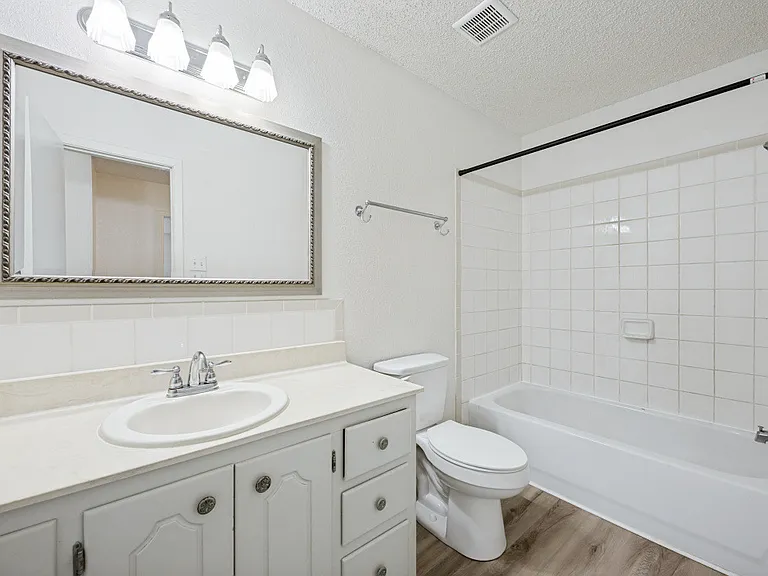 806 W Belden St — Photo 10