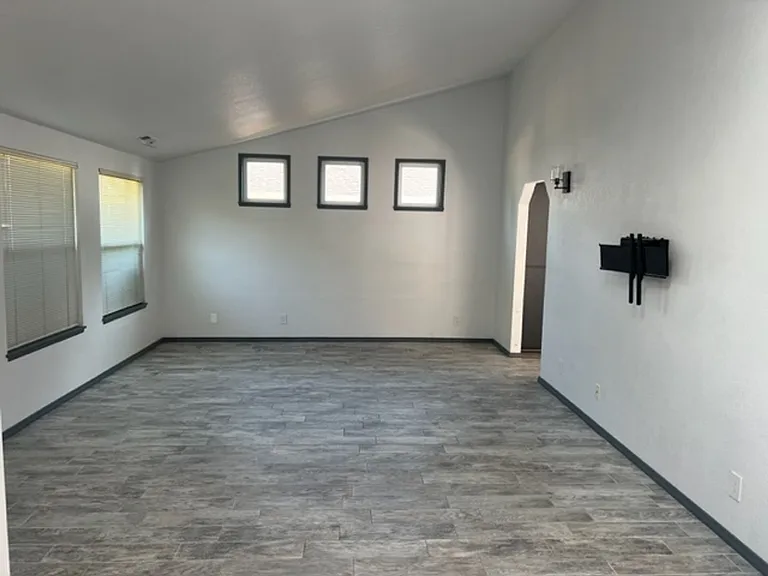 3051 Bron Cir — Photo 4