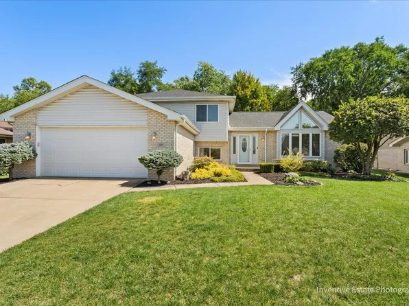 506 Navajo Dr, New Lenox, IL 60451