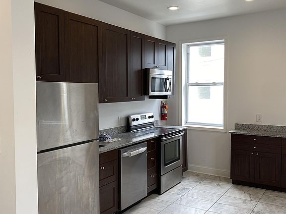 5th image of 2633 Kensington Ave #2B