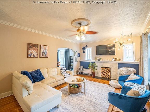 3rd image of 100 Joseph St