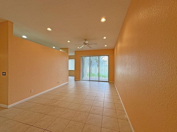 4th image of 2913 SW Cedar Dunes Dr #2913