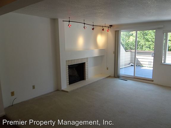 5th image of 1621 NE 113th St APT 231