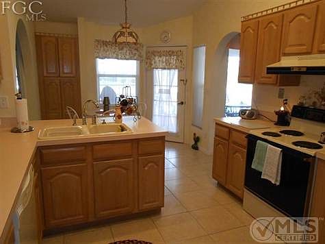 5th image of 127 SW 49th Ter