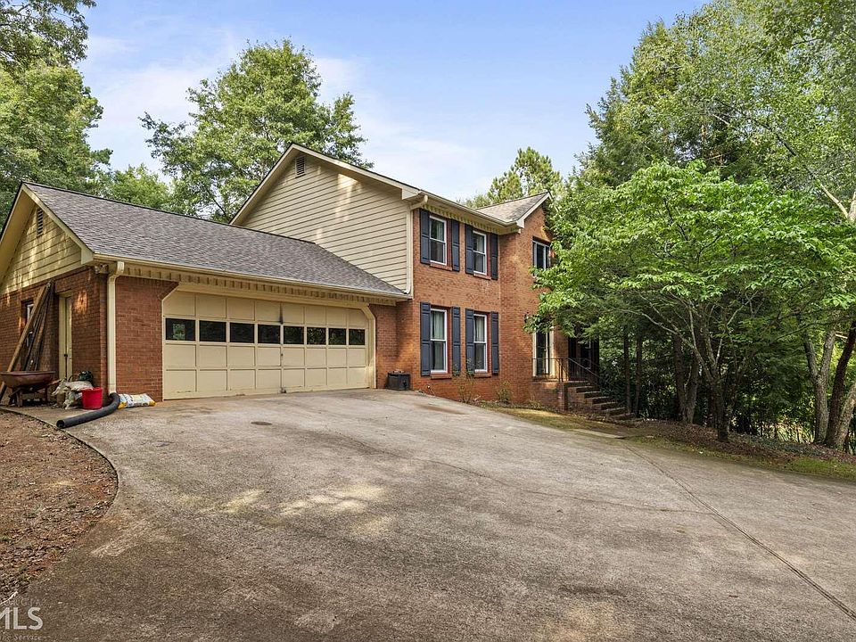 1st image of 906 Black Fox Ct