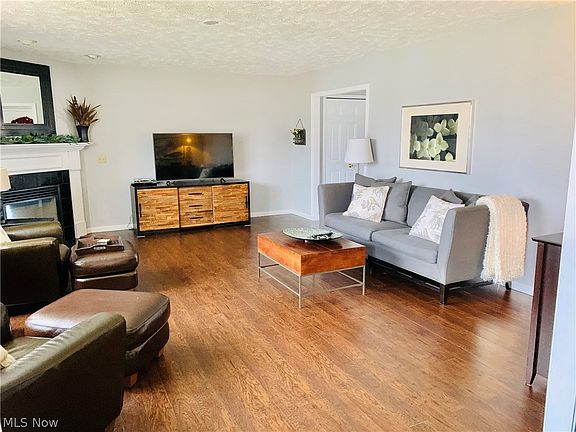 5th image of 70 Windjammer Ct